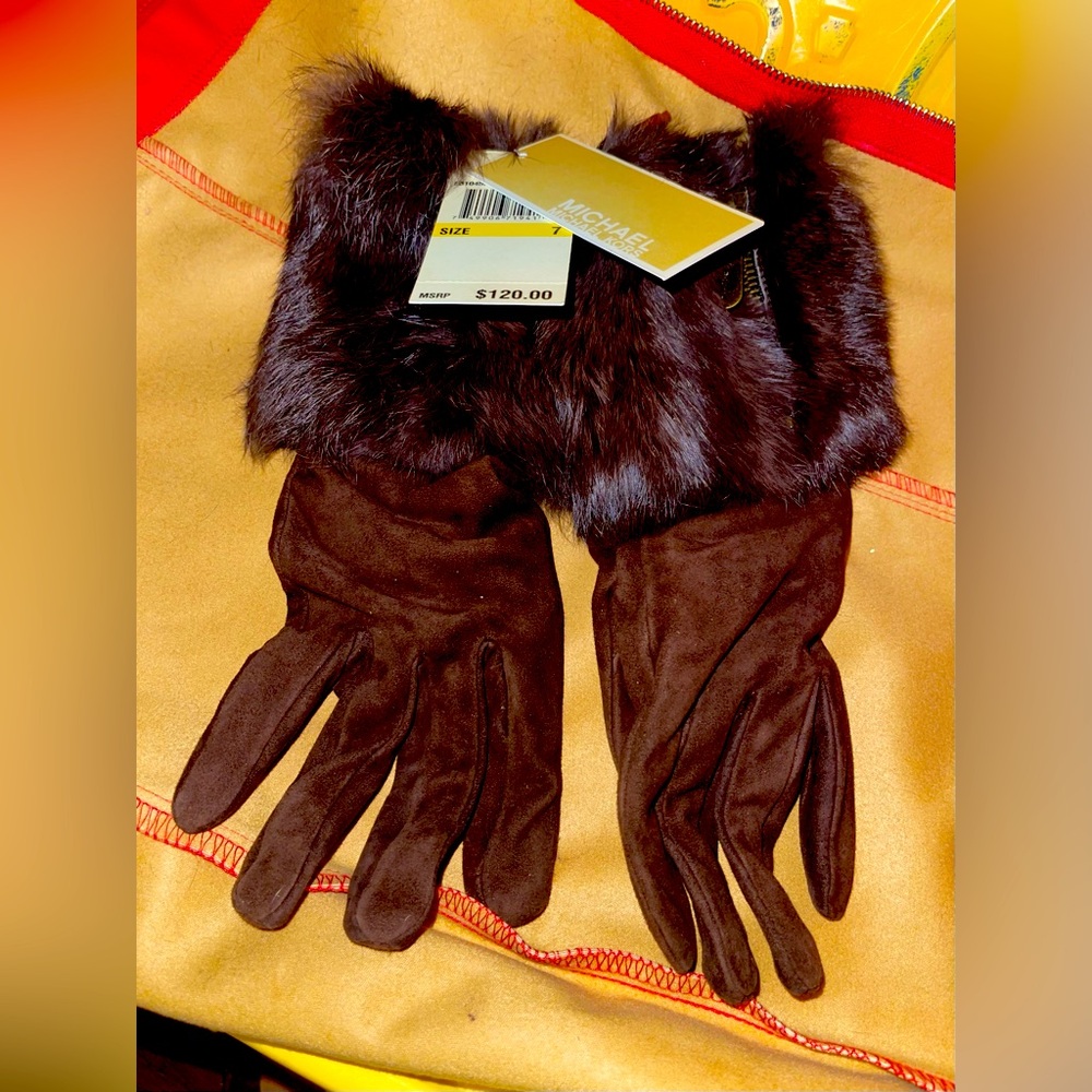 Michael Michael Kors NWT Pair of Brown Leather Gloves with Fur and Zipper.